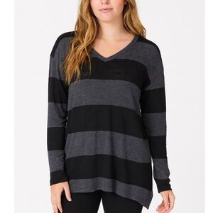 Theory brand lightweight long sleeve gray & black with side button details SZ M